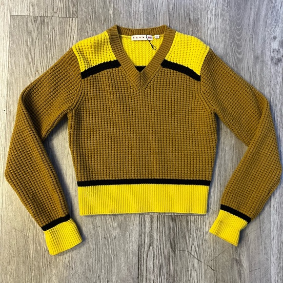 Uniqlo x Marni rare Knitted V-Neck Sweater - Picture 3 of 5